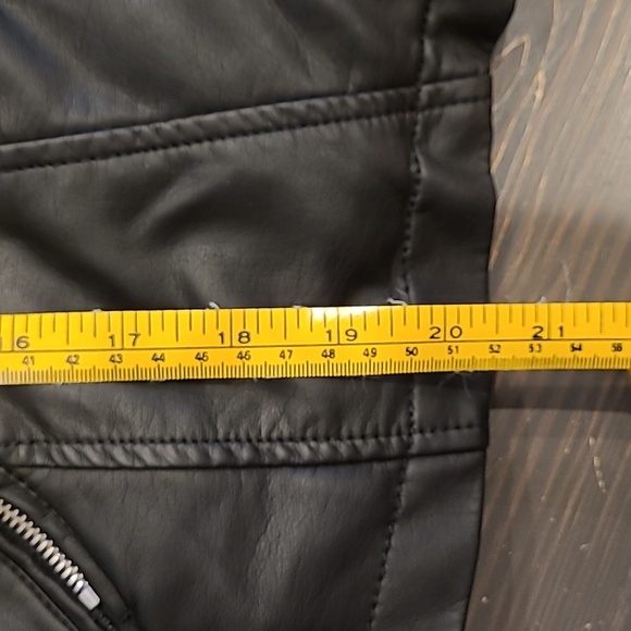 Streetwear society faux leather jacket. Size small - Picture 7 of 9